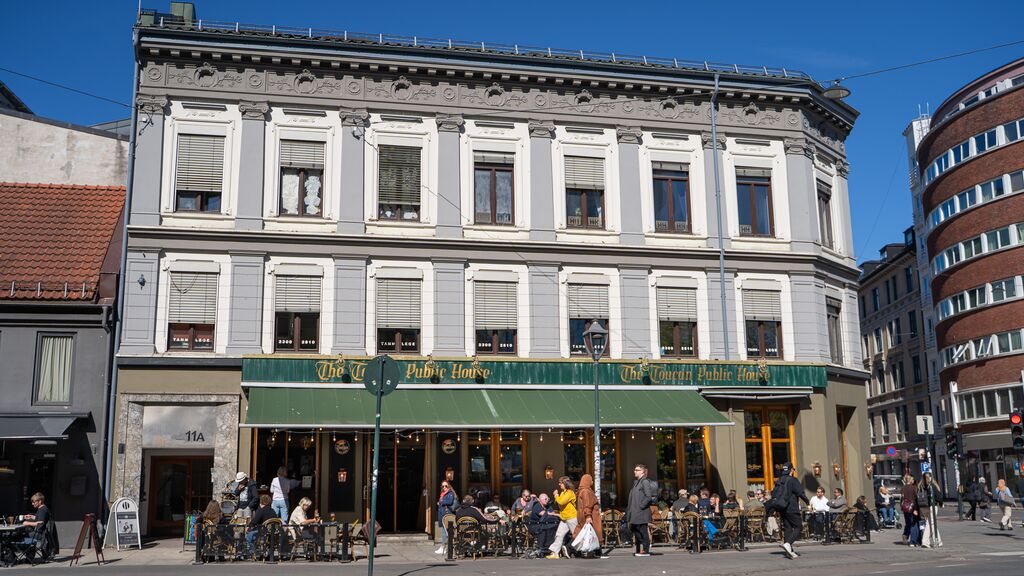 Bilde av The Toucan public house og bygget det ligger i.